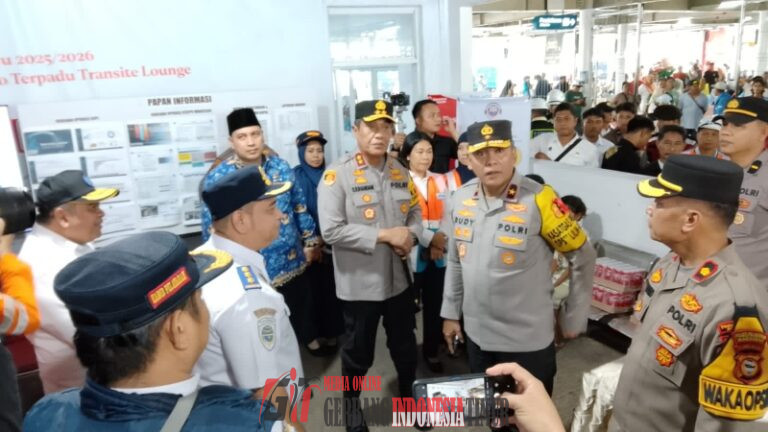 Kapolda Sulsel Bersama Tim Supervisi Mabes Polri Tinjau Pos Pengamanan Operasi Lilin 2025