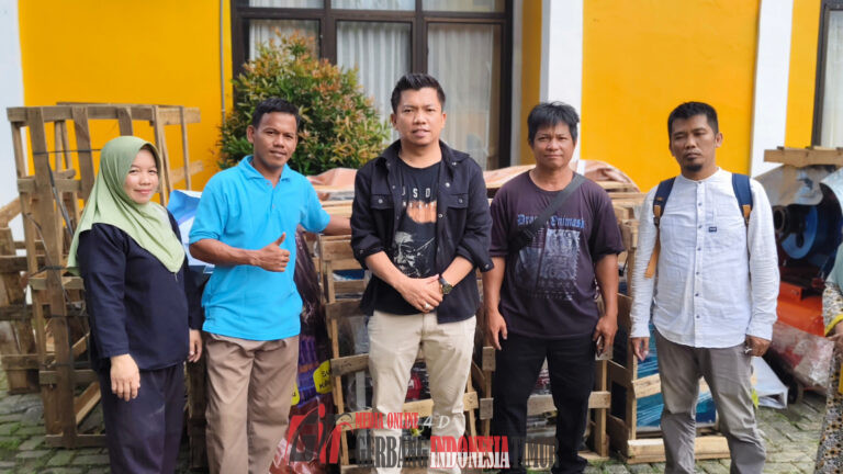 Sinergi DPRD dan Pemkab Kotabaru, UMKM Dapat Bantuan Mesin Jahit dan Parut Kelapa
