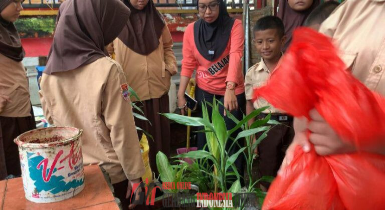 Kepala Sekolah UPT SPF SD Inpres Layang Muh. Saleh, S.Pd., M.Pd.: Kegiatan Penanaman Sejuta Pohon