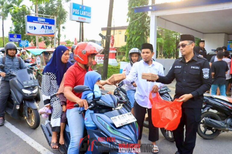 Polres Takalar Bersama Media Gerbang Indonesia Timur Com dan Beberapa Unsur Masyarakat Berbagi Ta’jil Buka Puasa