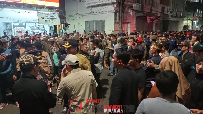 Ratusan Personil GabunganTuntaskan Penertiban dalam Operasi Sinergi Lintas Sektoral diKawasan Pasar Kalimbu Jalan Veteran