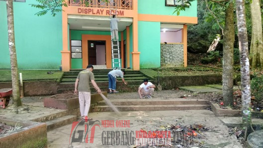 Site Sanctuary Tarsius fuscus Bersolek, Tim Kerja Kolaborasi Resor Pattunuang dan Mahasiswa Magang UNHAS Gelar Aksi Bersih Lingkungan.