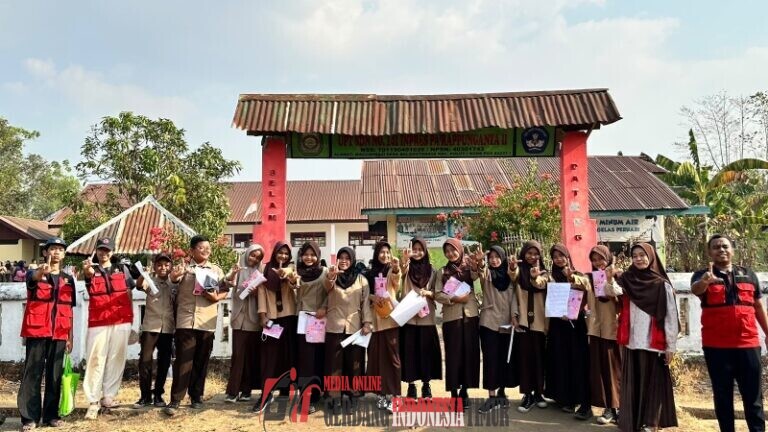 Mahasiswa KKNT Literasi Gelombang 116 Unhas Ajak Siswa SMPN 5 Polut Membaca dan Mengarang Cerita melalui BAKARA