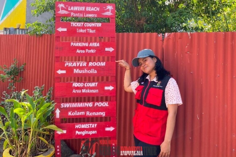 Bikin Pantai Lawere Lebih Informatif, Mahasiswa KKN-T 116 Unhas Hadirkan Papan Petunjuk Bilingual