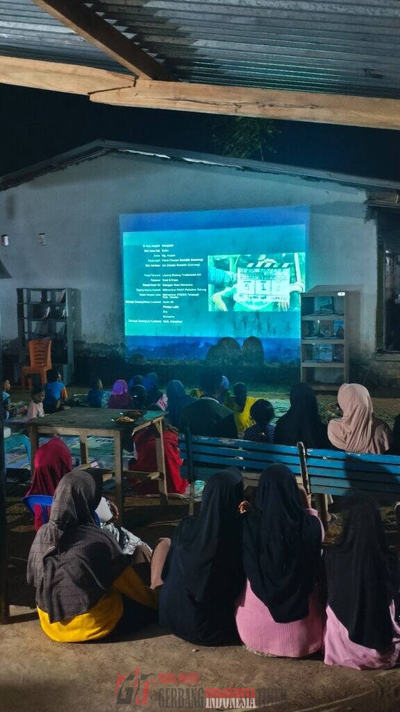 Mahasiswa KKNT Literasi Gelar Bedah Film dalam Rangkaian Litera Fest di Desa Balangtanaya