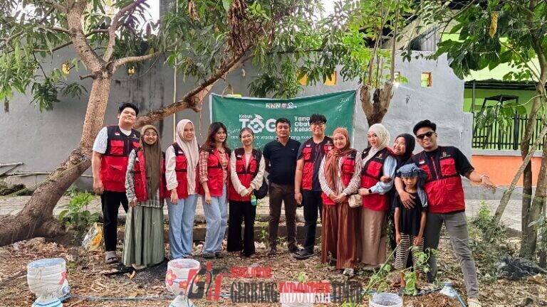 Dukung Gaya Hidup Berkelanjutan, Mahasiswa KKN 116 Tematik Zero Waste UNHAS Bangun Kebun Herbal Berbasis Zero Waste di RW 05 Kelurahan Laikang