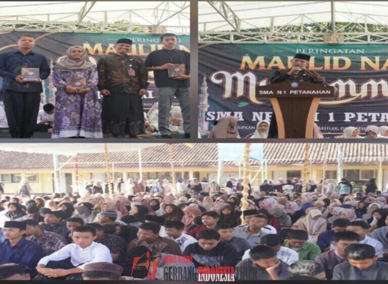 Sambung Kemeriahan HUT Ke-36, SMAN 1 Petanahan Gelar Peringatan Maulid Nabi 1448 H dan Terima Wakaf 110 Al-Qur’an