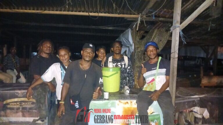 Di Tengah Keterbatasan Mahasiswa Okbibab Buktikaj Solidaritas : Galang Dana Dari Bazar Hingga Bersihkan Jalan Demi Kaderisasi Basis