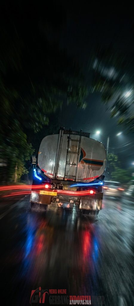 Manuver Aksi Ugal-ugalan’ Sopir PT Harmoni Solusi Energi Jadi Sorotan ‘ Picu Kecurigaan Mengangkut ‘ BBM Ilegal, APH Ditantang Bertindak !