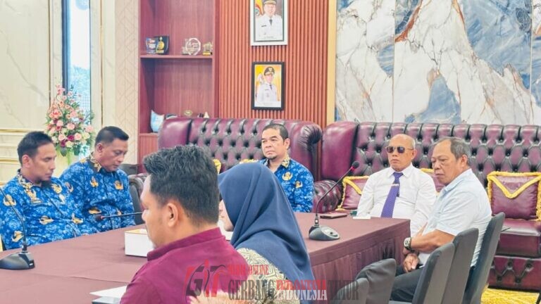 Bupati Rusli Minta Telkomsel Perkuat Sinyal di Pusat Perkantoran dan Desa